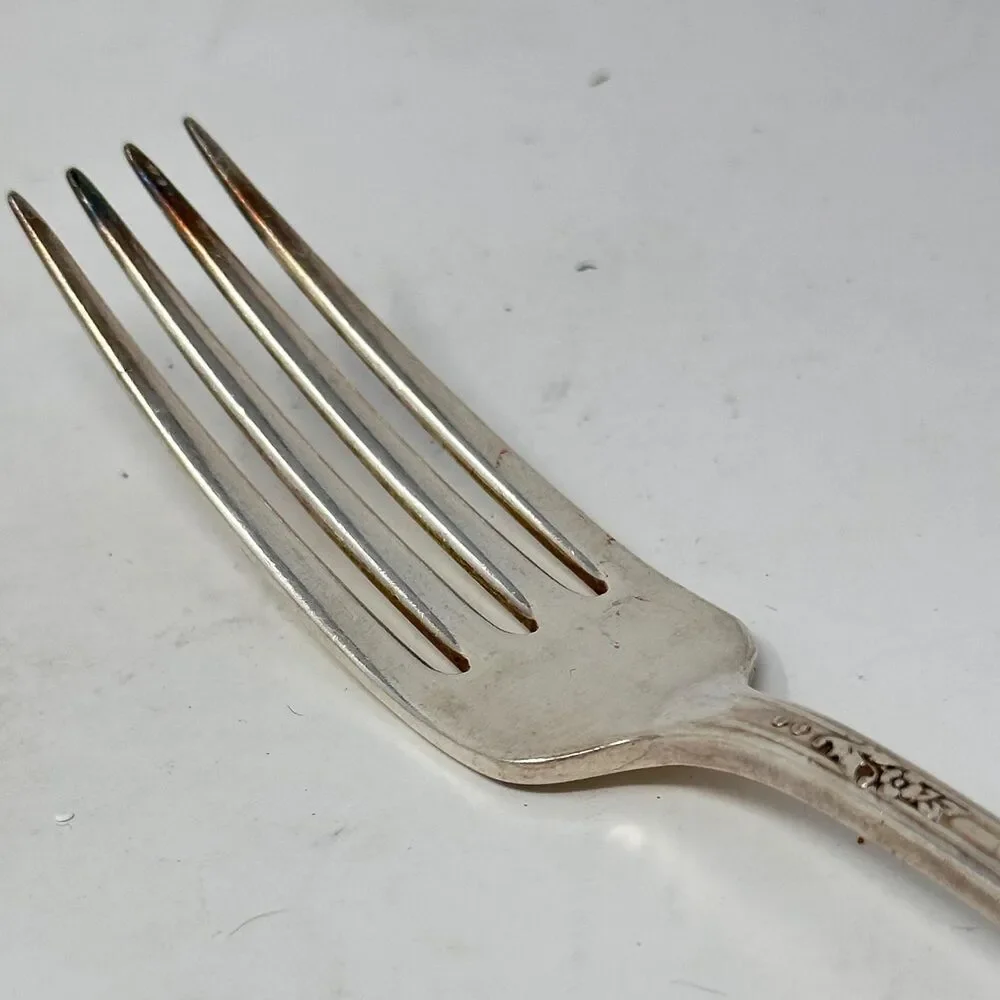 Oneida Tudor Plate Queen Bess 2 Silverplate Flatware 7 Piece Silverware Set 1946